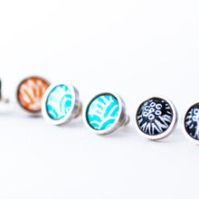 Load image into Gallery viewer, Flux stud earrings